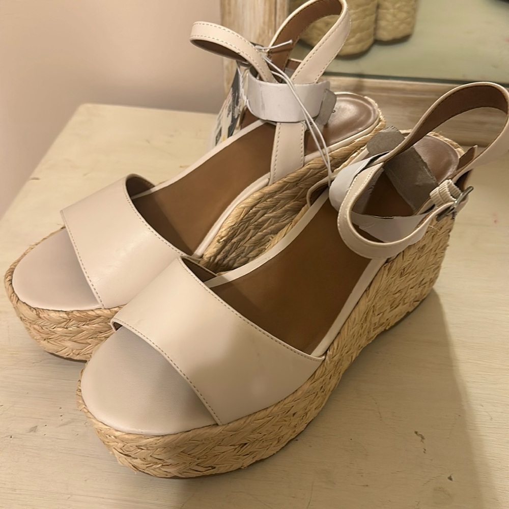 Womens Universal Thread wedge sandals NWT size 8